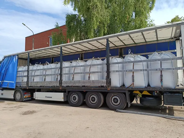 Fūre ar graudu big-bag maisiem pēc iekraušanas